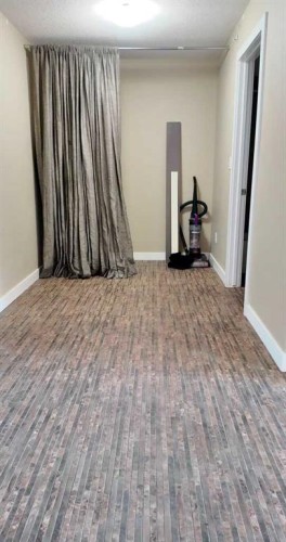 420-7110 80 Avenue Ne, Calgary, AB - Indoor