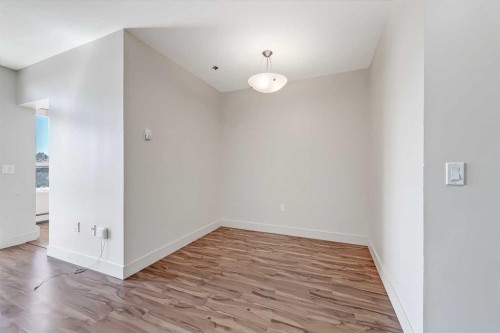 514-955 Mcpherson Road Ne, Calgary, AB - Indoor Photo Showing Other Room