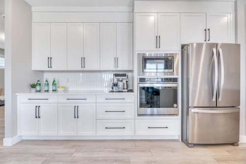 6 Legacy Woods Crescent Se, Calgary, AB - Indoor Photo Showing Kitchen