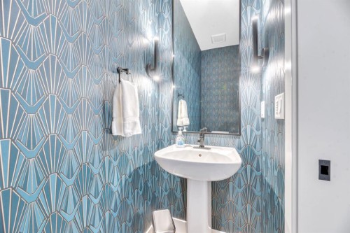 6 Legacy Woods Crescent Se, Calgary, AB - Indoor Photo Showing Bathroom