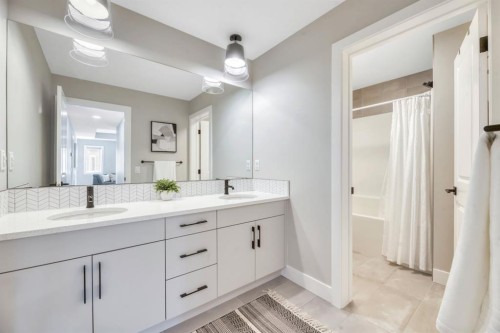 6 Legacy Woods Crescent Se, Calgary, AB - Indoor Photo Showing Bathroom