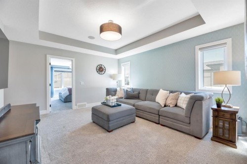 6 Legacy Woods Crescent Se, Calgary, AB - Indoor Photo Showing Living Room
