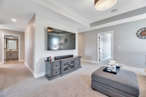 6 Legacy Woods Crescent Se, Calgary, AB - Indoor Photo Showing Living Room