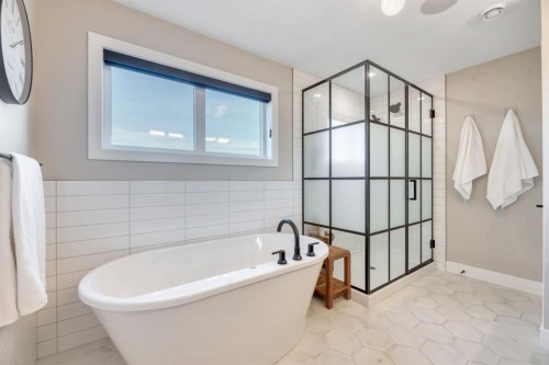 6 Legacy Woods Crescent Se, Calgary, AB - Indoor Photo Showing Bathroom