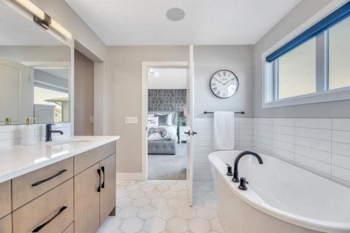 6 Legacy Woods Crescent Se, Calgary, AB - Indoor Photo Showing Bathroom