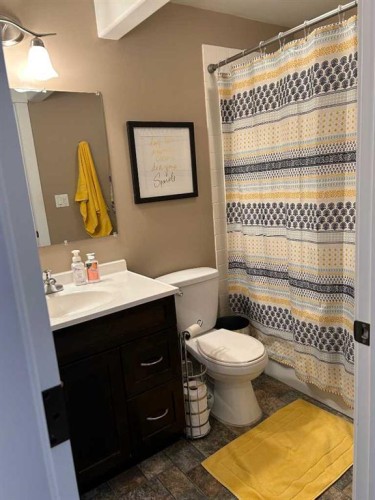 1319 54 Avenue Close, Lloydminster, AB - Indoor Photo Showing Bathroom