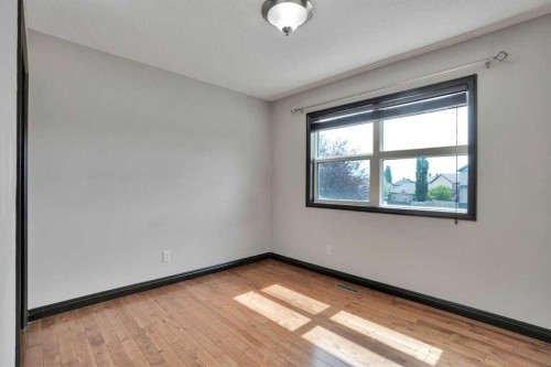 212 Everbrook Way Sw, Calgary, AB - Indoor Photo Showing Other Room