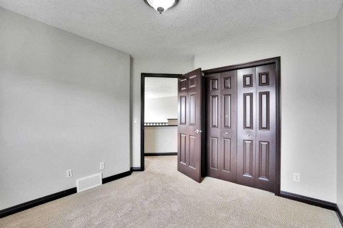 212 Everbrook Way Sw, Calgary, AB - Indoor Photo Showing Other Room