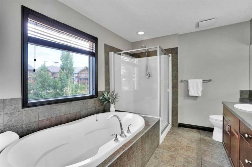 212 Everbrook Way Sw, Calgary, AB - Indoor Photo Showing Bathroom