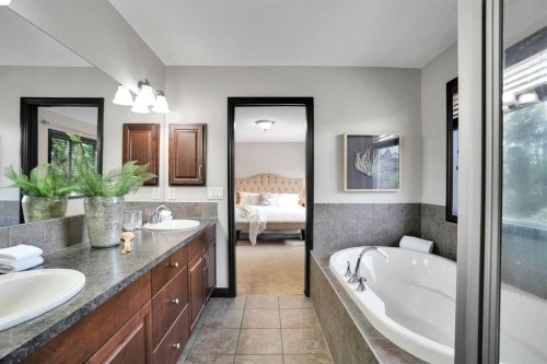 212 Everbrook Way Sw, Calgary, AB - Indoor Photo Showing Bathroom