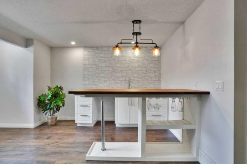 212 Everbrook Way Sw, Calgary, AB - Indoor Photo Showing Other Room