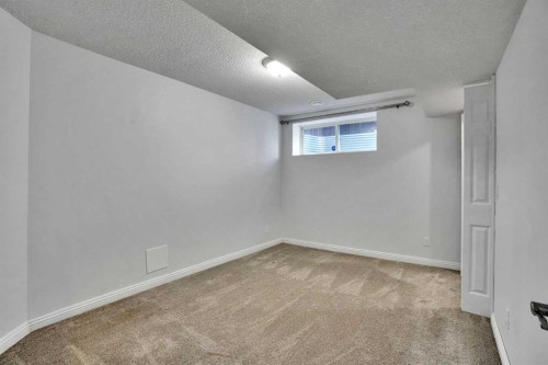 212 Everbrook Way Sw, Calgary, AB - Indoor Photo Showing Other Room
