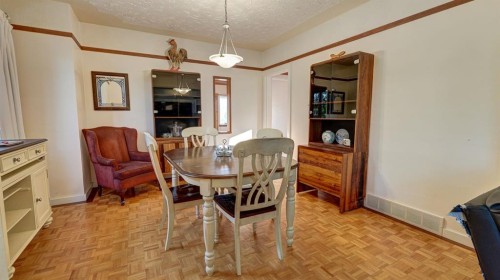 335 50 Avenue West, Claresholm, AB - Indoor Photo Showing Dining Room