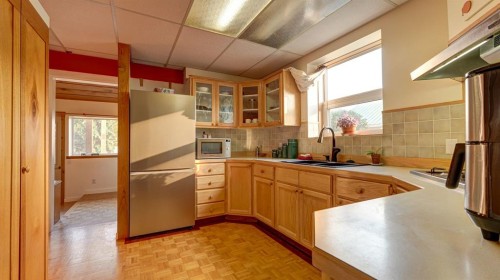 335 50 Avenue West, Claresholm, AB - Indoor Photo Showing Kitchen