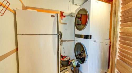335 50 Avenue West, Claresholm, AB - Indoor Photo Showing Laundry Room