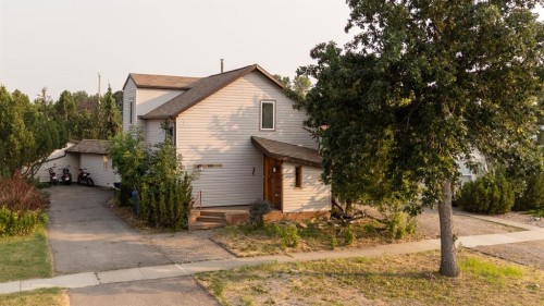 335 50 Avenue WEST Claresholm, AB T0L 0T0