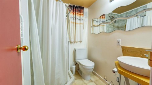 335 50 Avenue West, Claresholm, AB - Indoor Photo Showing Bathroom