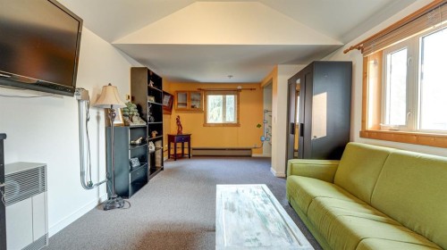 335 50 Avenue West, Claresholm, AB - Indoor Photo Showing Other Room
