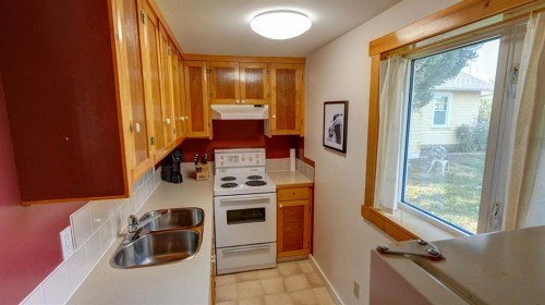 335 50 Avenue West, Claresholm, AB - Indoor Photo Showing Kitchen