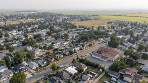 335 50 Avenue West, Claresholm, AB - Outdoor With View