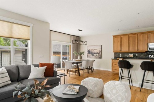 4649 20 Street Sw, Calgary, AB - Indoor Photo Showing Living Room