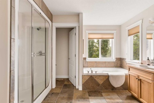 4649 20 Street Sw, Calgary, AB - Indoor Photo Showing Bathroom