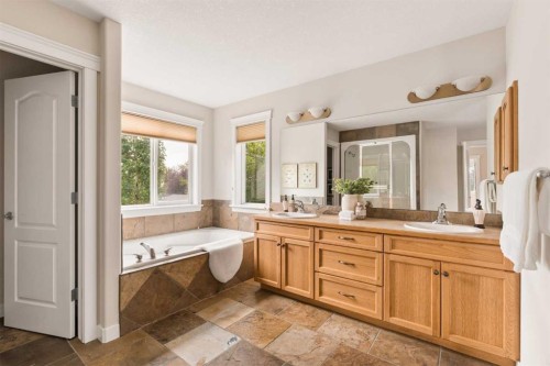 4649 20 Street Sw, Calgary, AB - Indoor Photo Showing Bathroom