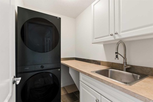 4649 20 Street Sw, Calgary, AB - Indoor Photo Showing Laundry Room