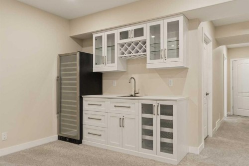 4649 20 Street Sw, Calgary, AB - Indoor Photo Showing Other Room