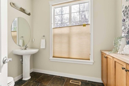 4649 20 Street Sw, Calgary, AB - Indoor Photo Showing Bathroom