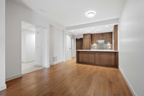 317-222 Riverfront Avenue Sw, Calgary, AB - Indoor Photo Showing Kitchen