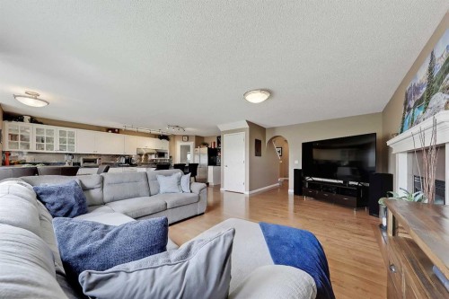 46 Spring View Sw, Calgary, AB - Indoor Photo Showing Living Room