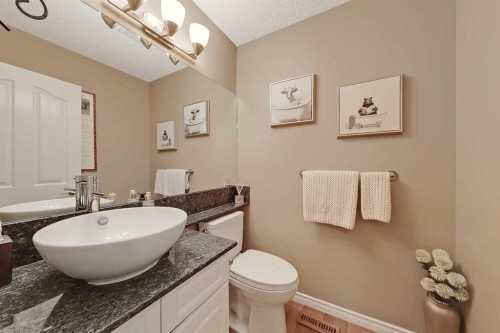 46 Spring View Sw, Calgary, AB - Indoor Photo Showing Bathroom