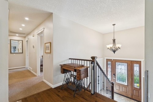 423 Canterbury Place Sw, Calgary, AB - Indoor Photo Showing Other Room