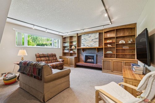 423 Canterbury Place Sw, Calgary, AB - Indoor Photo Showing Living Room With Fireplace