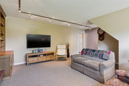 423 Canterbury Place Sw, Calgary, AB - Indoor