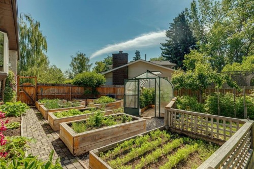 423 Canterbury Place Sw, Calgary, AB - Outdoor With Deck Patio Veranda