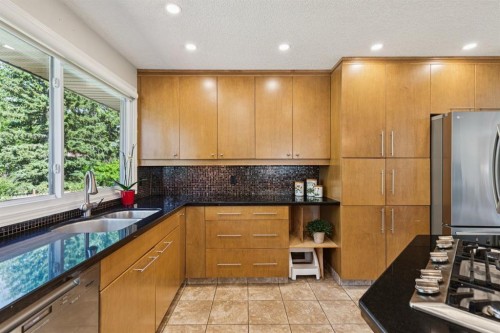 423 Canterbury Place Sw, Calgary, AB - Indoor Photo Showing Other Room