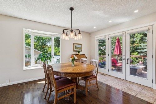 423 Canterbury Place Sw, Calgary, AB - Indoor Photo Showing Dining Room