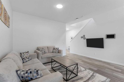 97 Corner Glen Way Ne, Calgary, AB - Indoor Photo Showing Living Room