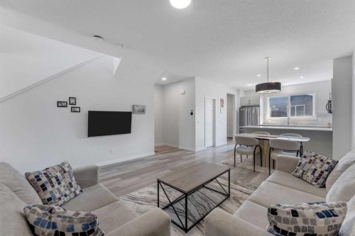 97 Corner Glen Way Ne, Calgary, AB - Indoor Photo Showing Living Room