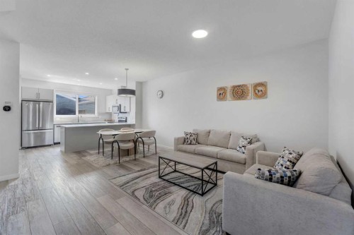 97 Corner Glen Way Ne, Calgary, AB - Indoor Photo Showing Living Room