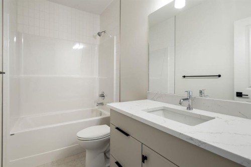112 Sunrise Heath, Cochrane, AB - Indoor Photo Showing Bathroom