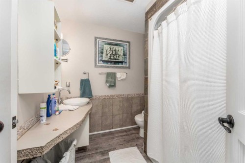 213-173 Kananaskis Way, Canmore, AB - Indoor Photo Showing Bathroom