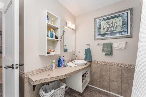 213-173 Kananaskis Way, Canmore, AB - Indoor Photo Showing Bathroom