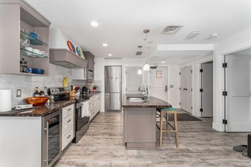 213-173 Kananaskis Way, Canmore, AB - Indoor Photo Showing Kitchen With Upgraded Kitchen