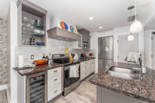 213-173 Kananaskis Way, Canmore, AB - Indoor Photo Showing Kitchen With Double Sink With Upgraded Kitchen
