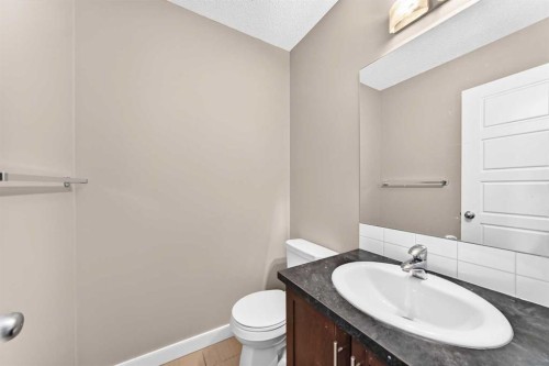 141 Pantego Lane Nw, Calgary, AB - Indoor Photo Showing Bathroom
