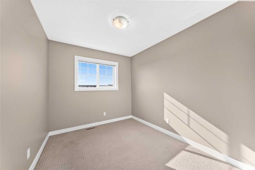 141 Pantego Lane Nw, Calgary, AB - Indoor Photo Showing Other Room