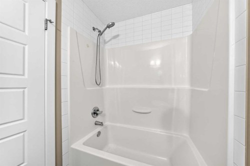 141 Pantego Lane Nw, Calgary, AB - Indoor Photo Showing Bathroom